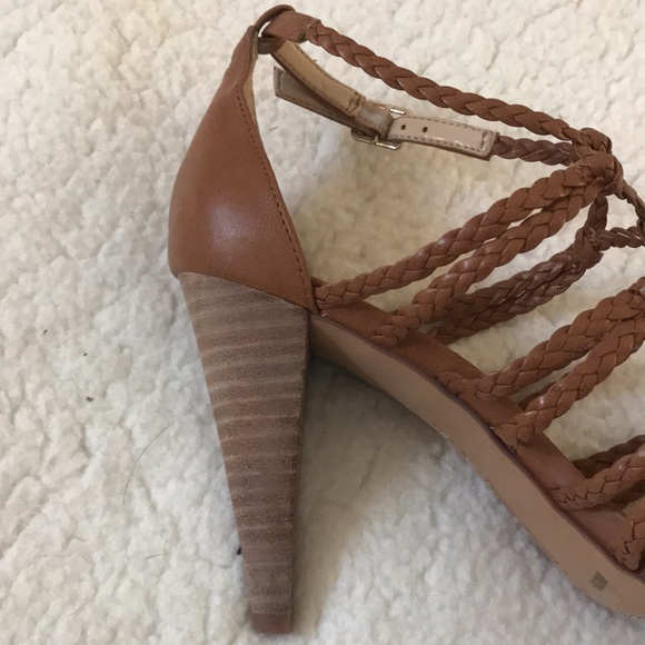 NWOB | Vince Camuto | Tan Strappy Open Toe High Heel Size 8 - Picture 12 of 16